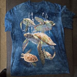 The Mountain Bue Sea Turtle Graphic T-Shirt